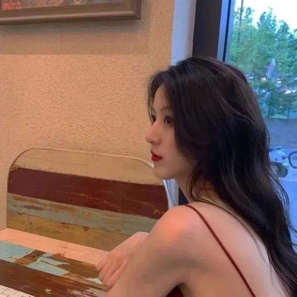 踉跄女孩